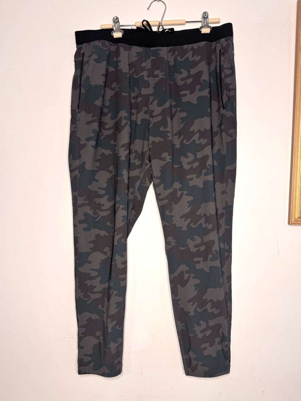 Rhone Men’s Camo Performance Jogger Pants Size XL